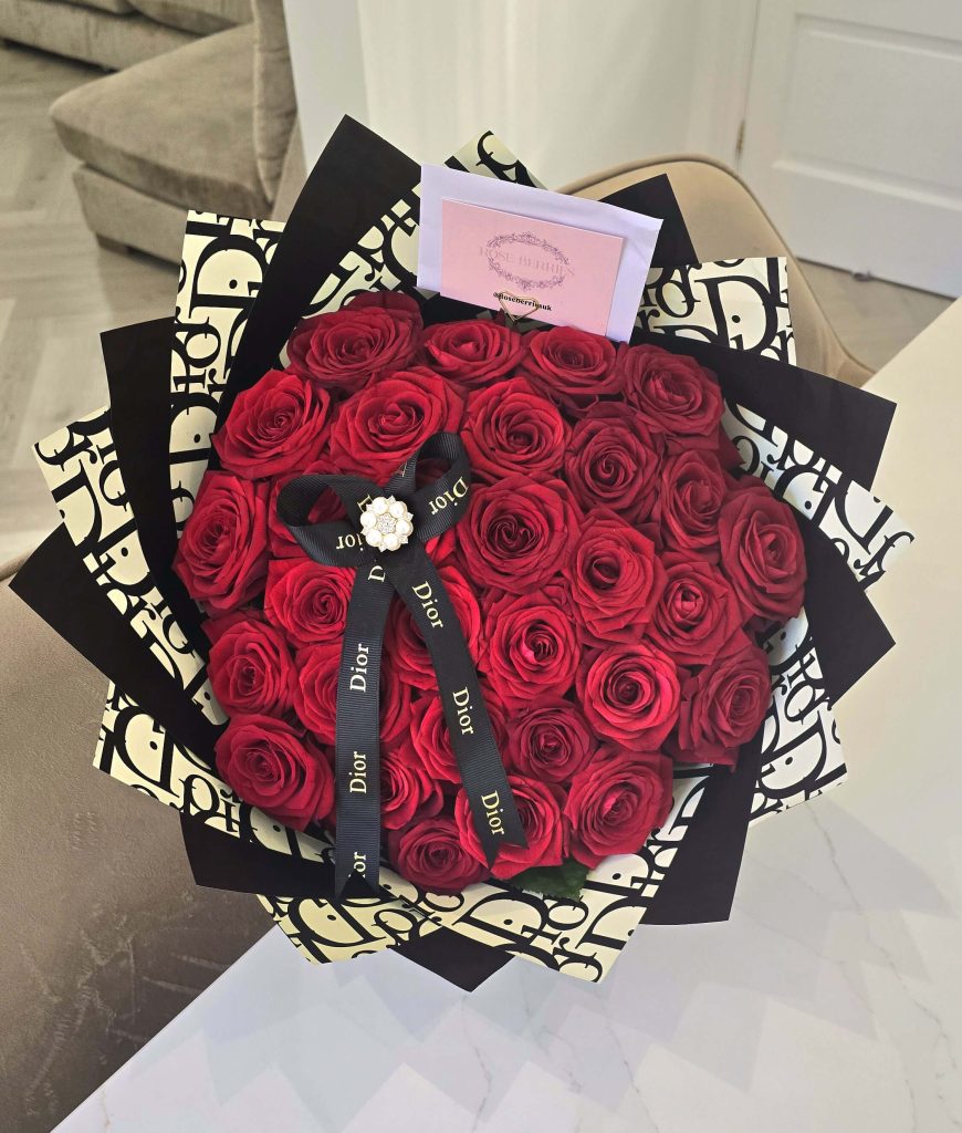 30 Red Noami Roses (1)