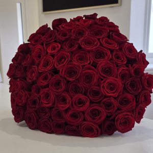 Naomi Red Roses