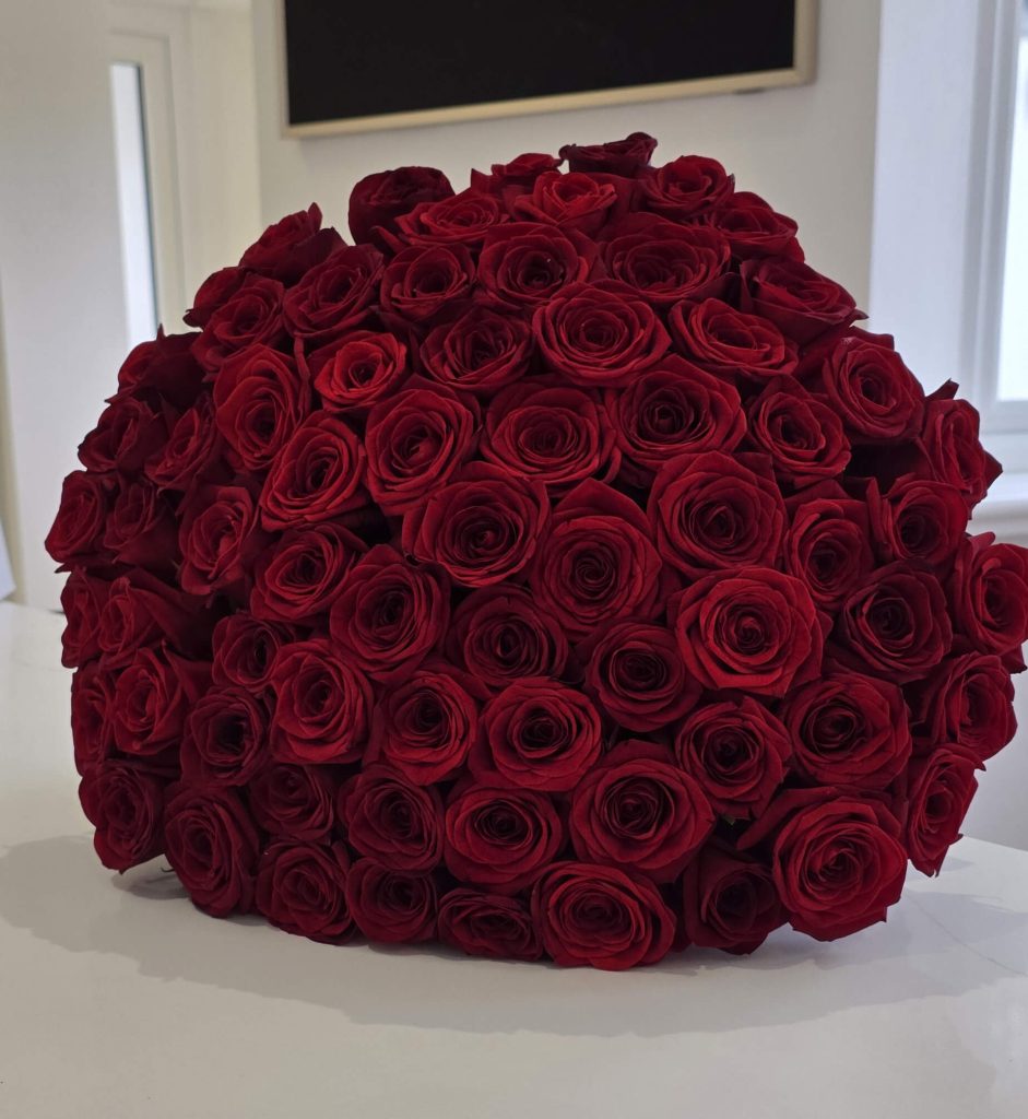 70 Red Naomi Roses (1)
